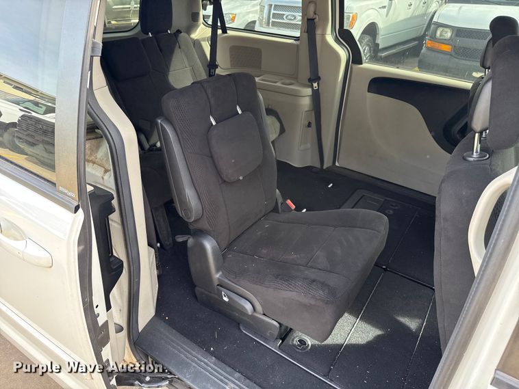 image for item ES5887 2013 Dodge Grand Caravan van