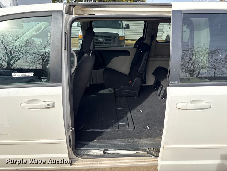 image for item ES5887 2013 Dodge Grand Caravan van