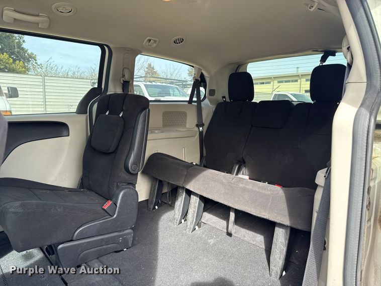 image for item ES5887 2013 Dodge Grand Caravan van