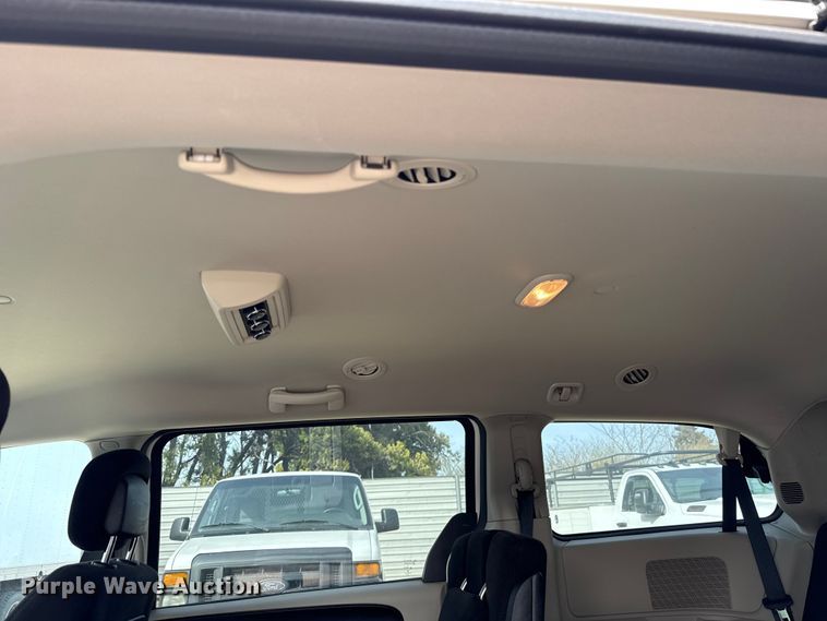 image for item ES5887 2013 Dodge Grand Caravan van