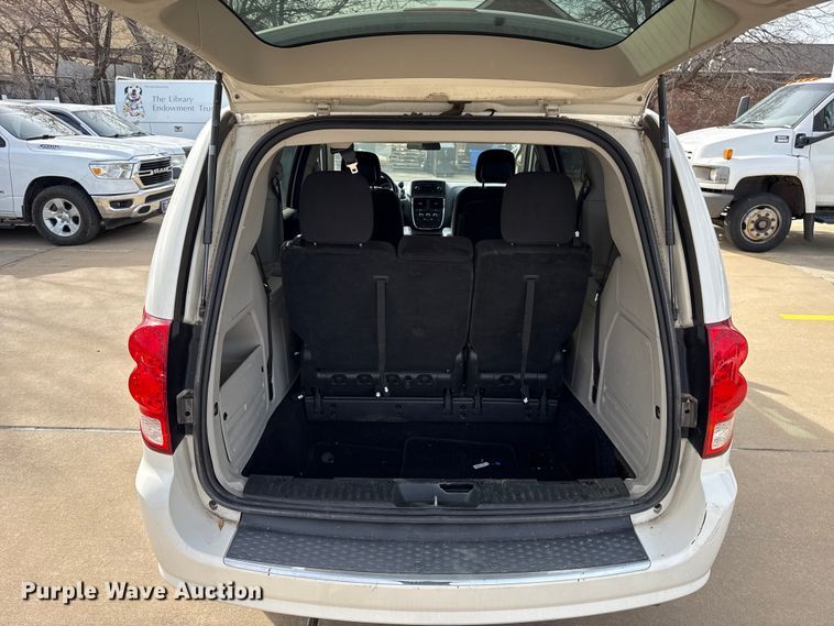 image for item ES5887 2013 Dodge Grand Caravan van