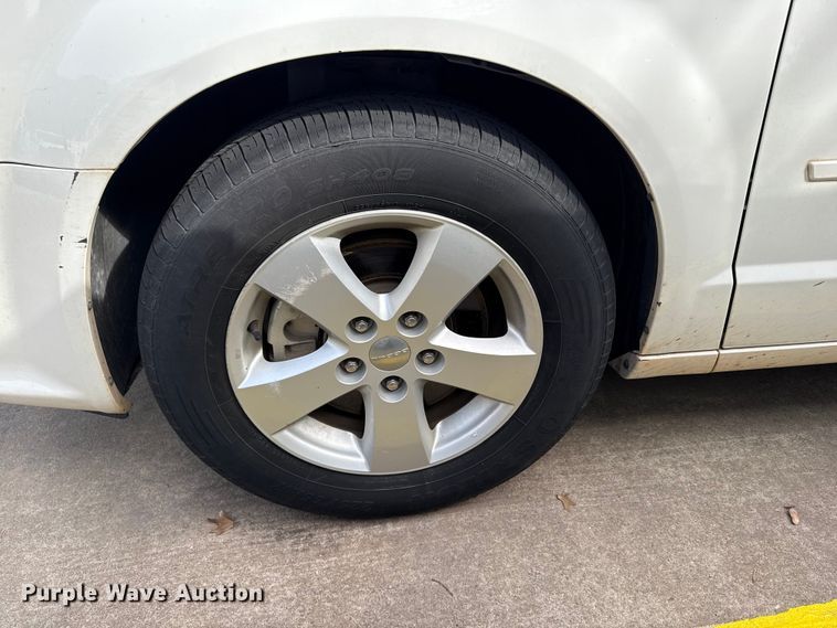 image for item ES5887 2013 Dodge Grand Caravan van