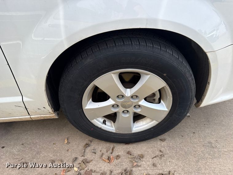 image for item ES5887 2013 Dodge Grand Caravan van