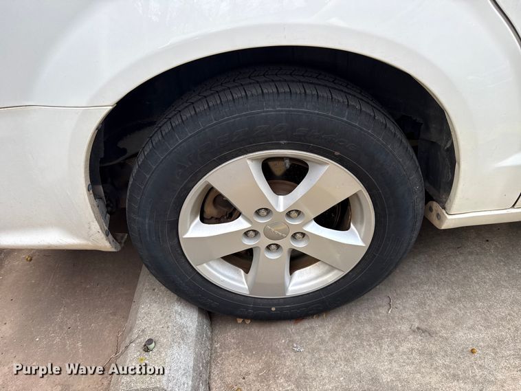 image for item ES5887 2013 Dodge Grand Caravan van