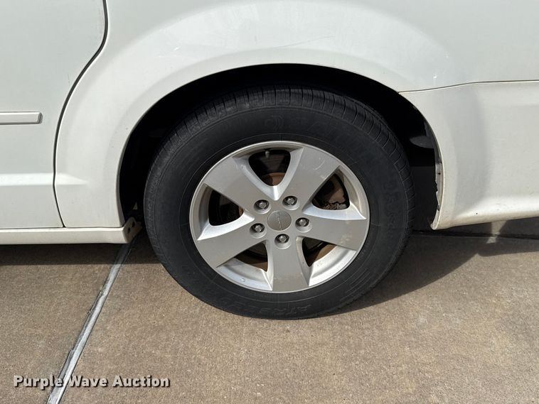 image for item ES5887 2013 Dodge Grand Caravan van