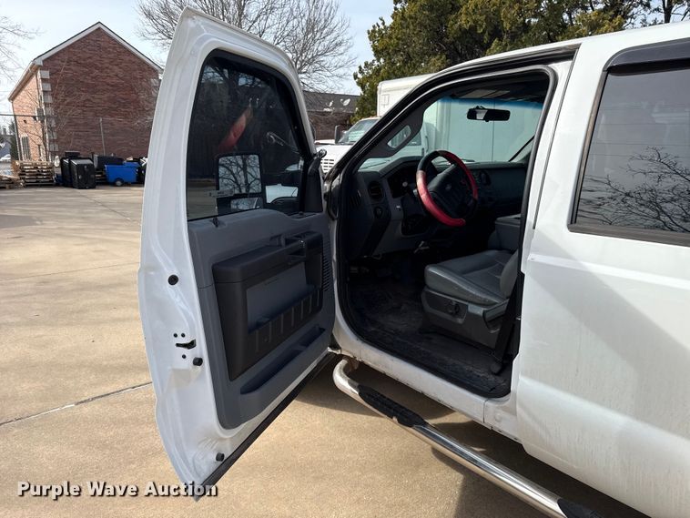 image for item ES5888 2012 Ford F250 Super Duty Crew Cab pickup truck