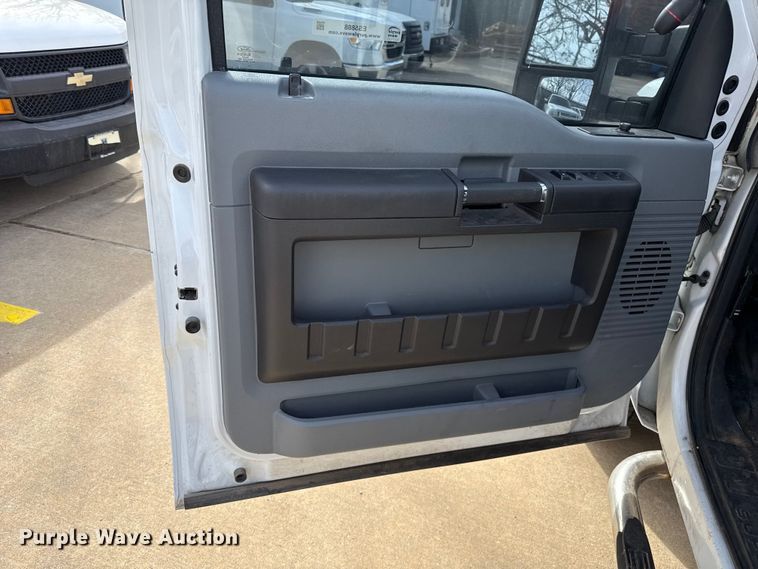 image for item ES5888 2012 Ford F250 Super Duty Crew Cab pickup truck