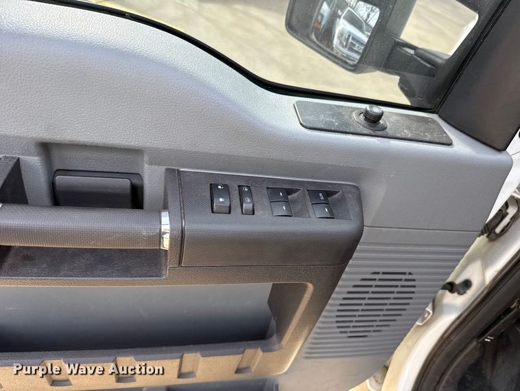 image for item ES5888 2012 Ford F250 Super Duty Crew Cab pickup truck