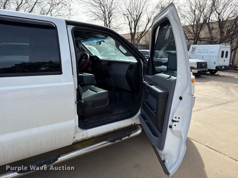 image for item ES5888 2012 Ford F250 Super Duty Crew Cab pickup truck