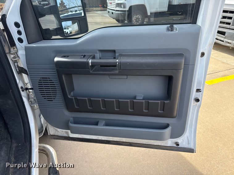 image for item ES5888 2012 Ford F250 Super Duty Crew Cab pickup truck