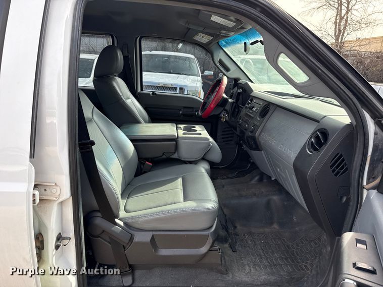 image for item ES5888 2012 Ford F250 Super Duty Crew Cab pickup truck