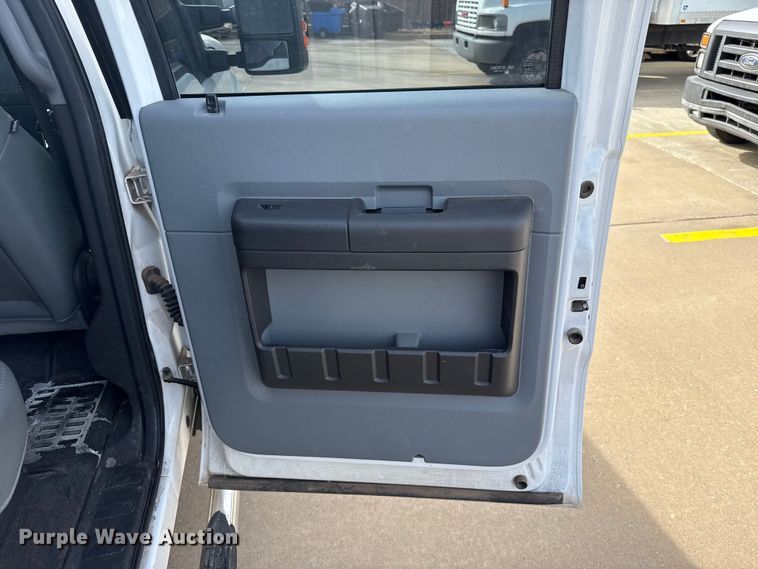 image for item ES5888 2012 Ford F250 Super Duty Crew Cab pickup truck