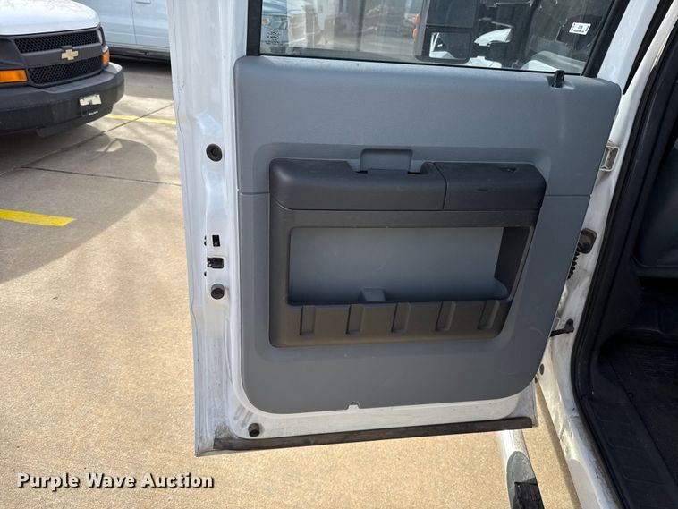 image for item ES5888 2012 Ford F250 Super Duty Crew Cab pickup truck