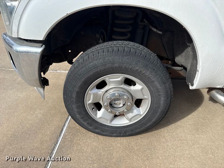 image for item ES5888 2012 Ford F250 Super Duty Crew Cab pickup truck