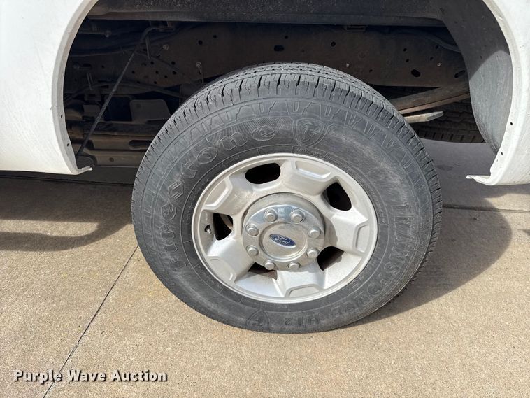 image for item ES5888 2012 Ford F250 Super Duty Crew Cab pickup truck