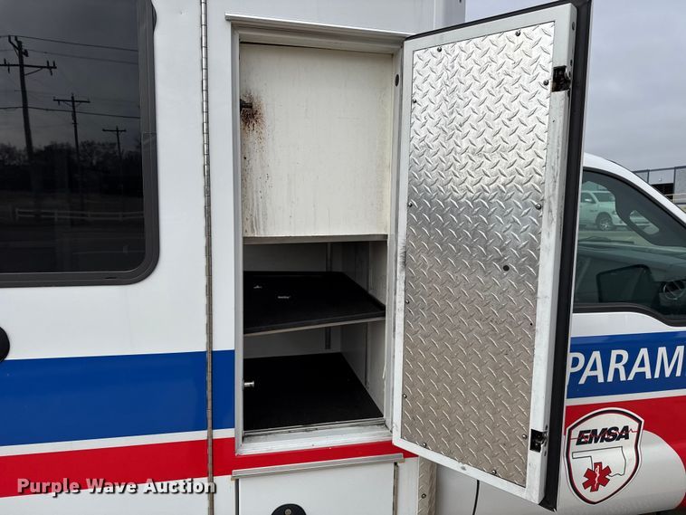 image for item ES5917 2016 Ford F350 Super Duty ambulance