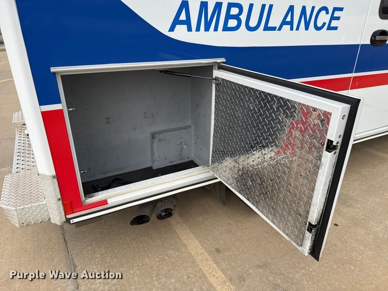 image for item ES5917 2016 Ford F350 Super Duty ambulance