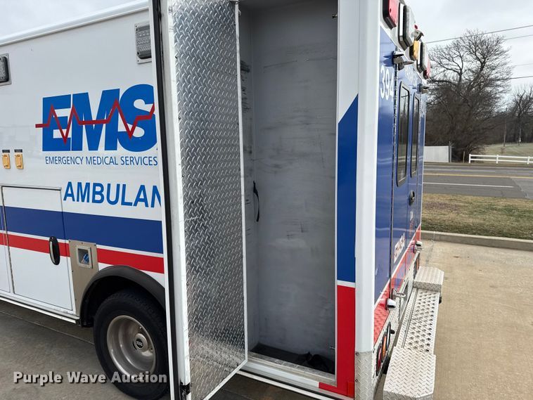 image for item ES5917 2016 Ford F350 Super Duty ambulance