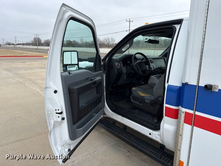 image for item ES5917 2016 Ford F350 Super Duty ambulance