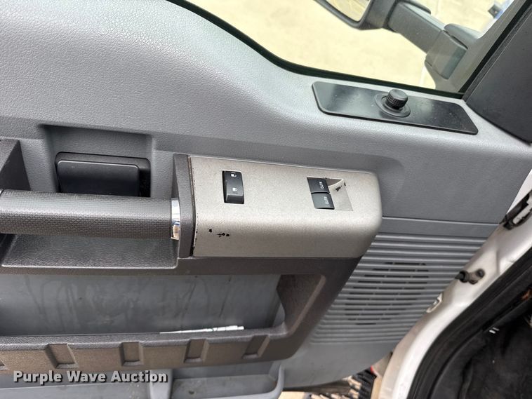 image for item ES5917 2016 Ford F350 Super Duty ambulance