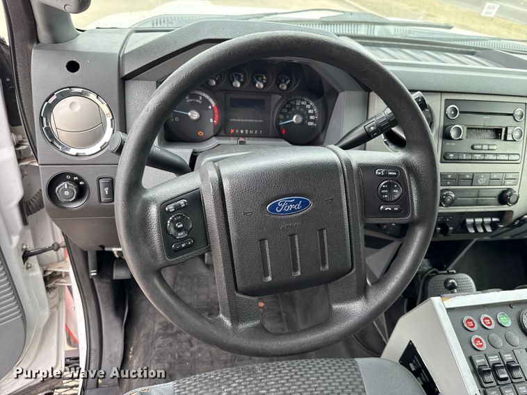 image for item ES5917 2016 Ford F350 Super Duty ambulance