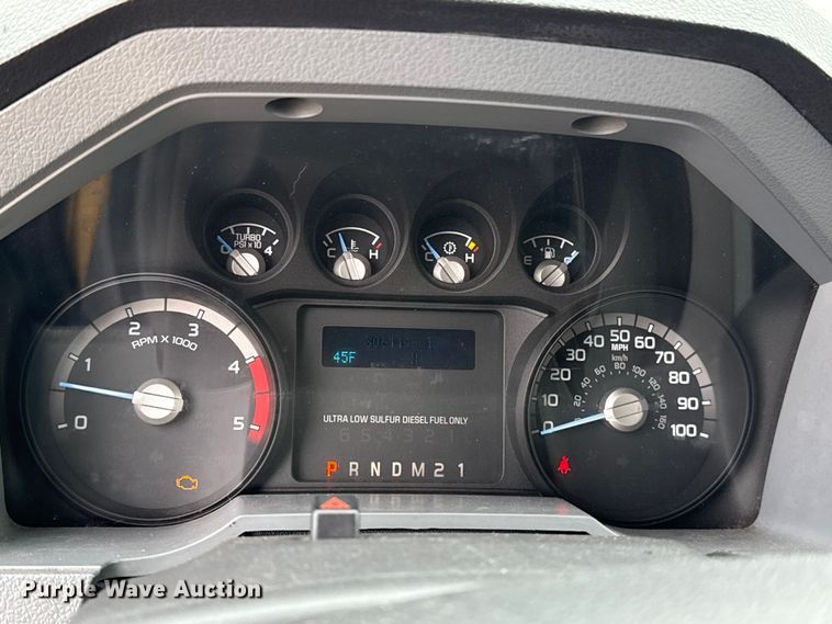 image for item ES5917 2016 Ford F350 Super Duty ambulance