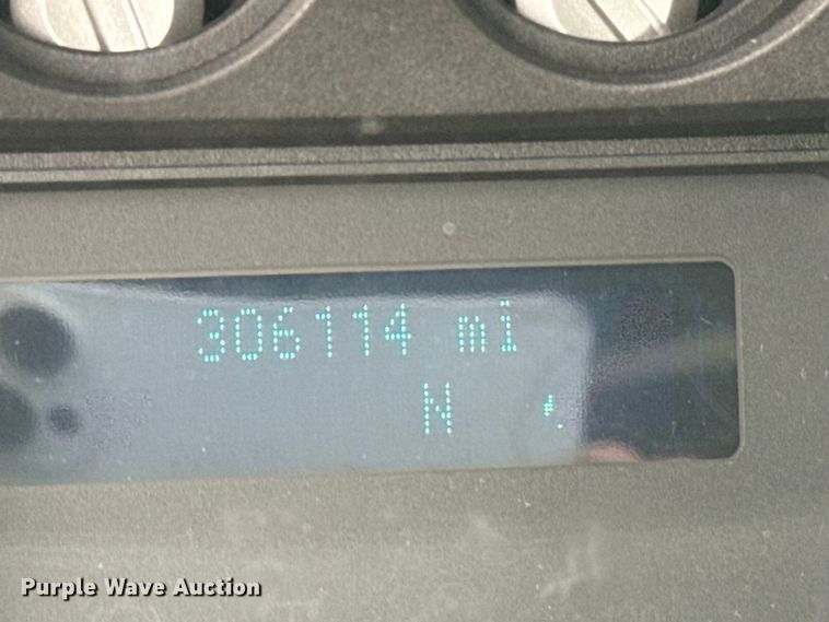 image for item ES5917 2016 Ford F350 Super Duty ambulance