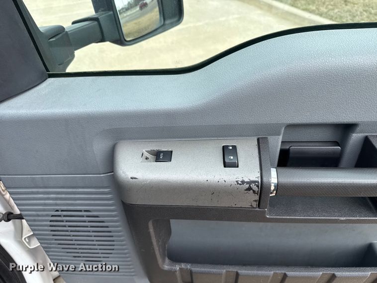 image for item ES5917 2016 Ford F350 Super Duty ambulance