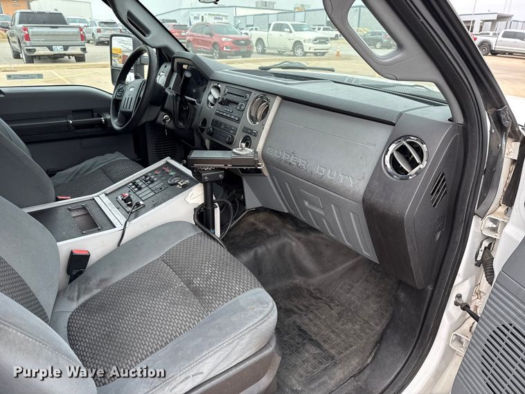 image for item ES5917 2016 Ford F350 Super Duty ambulance