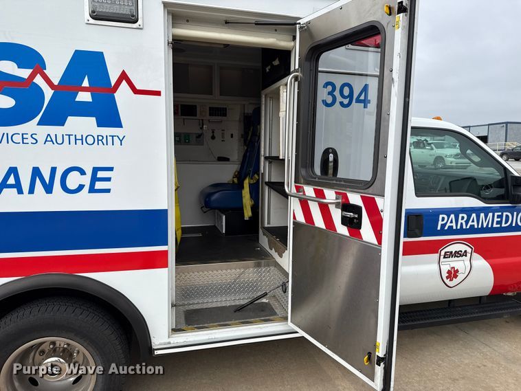 image for item ES5917 2016 Ford F350 Super Duty ambulance