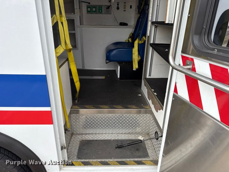 image for item ES5917 2016 Ford F350 Super Duty ambulance