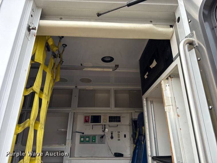 image for item ES5917 2016 Ford F350 Super Duty ambulance