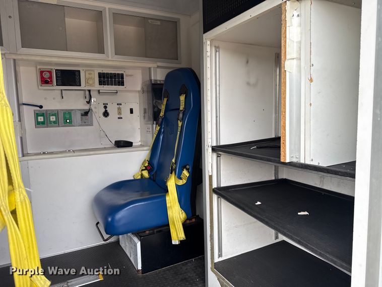 image for item ES5917 2016 Ford F350 Super Duty ambulance