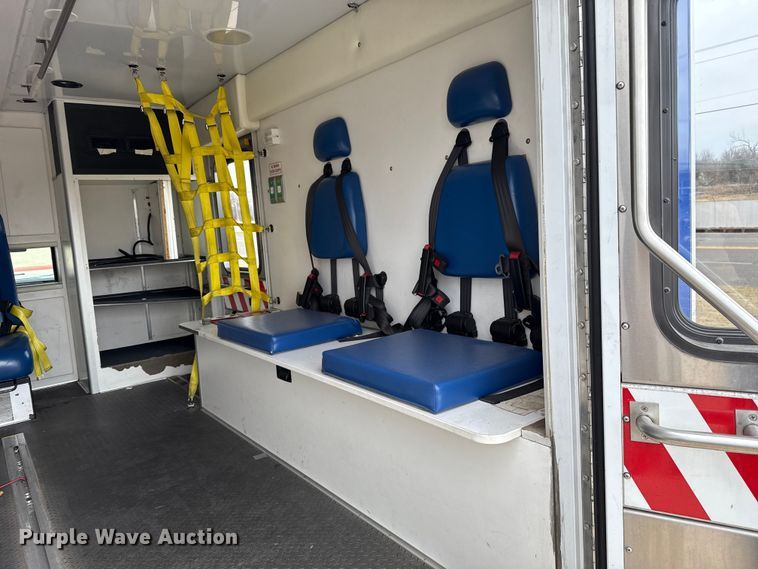 image for item ES5917 2016 Ford F350 Super Duty ambulance