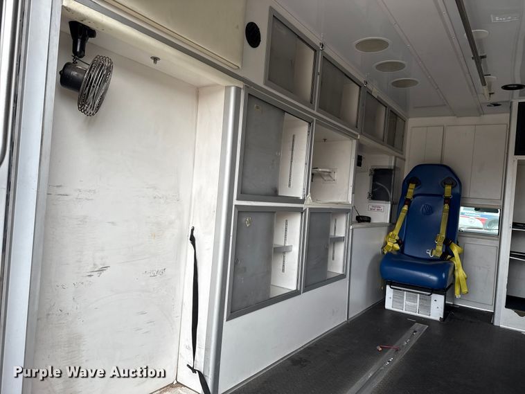 image for item ES5917 2016 Ford F350 Super Duty ambulance