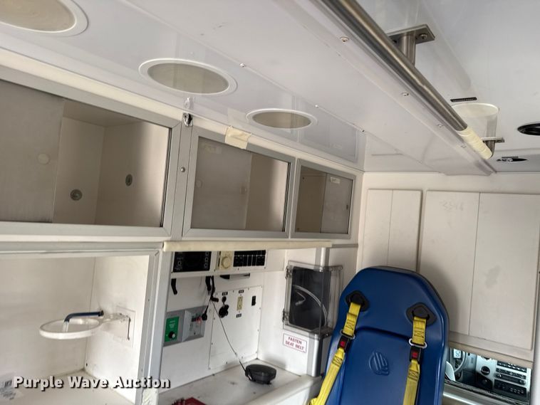 image for item ES5917 2016 Ford F350 Super Duty ambulance