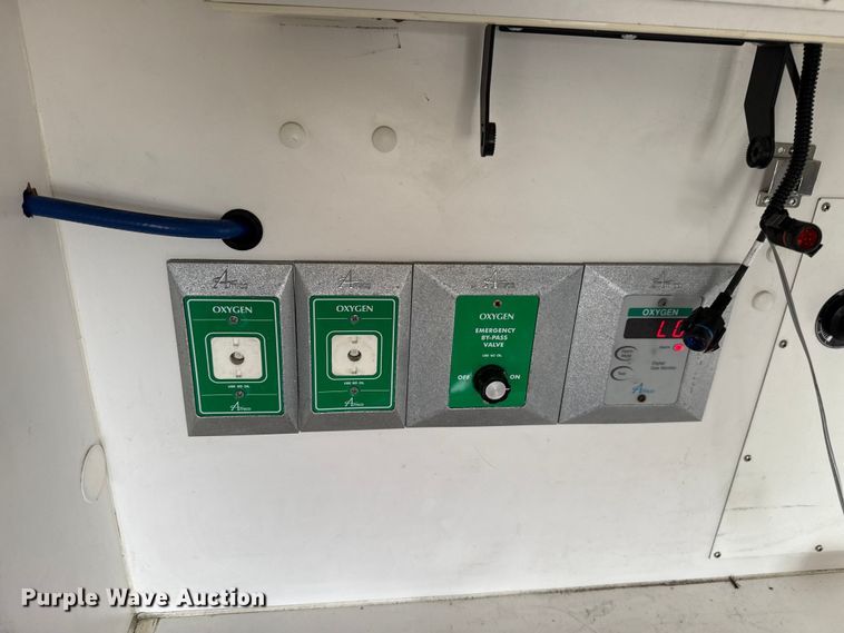 image for item ES5917 2016 Ford F350 Super Duty ambulance