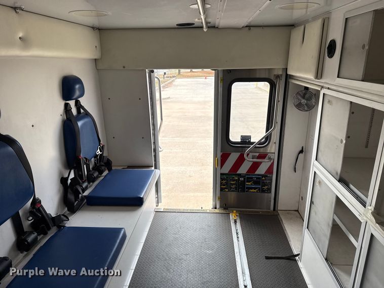 image for item ES5917 2016 Ford F350 Super Duty ambulance