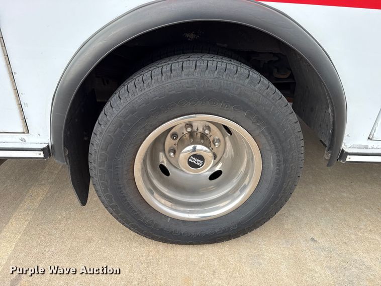 image for item ES5917 2016 Ford F350 Super Duty ambulance