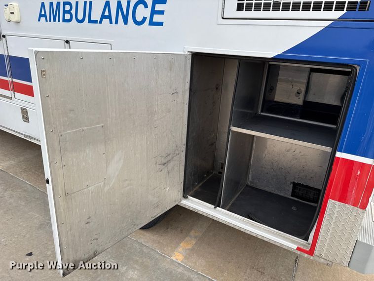 image for item ES5918 2016 Ford F450 Super Duty ambulance