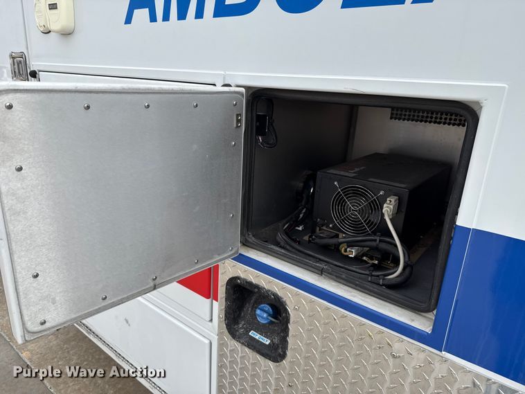 image for item ES5918 2016 Ford F450 Super Duty ambulance
