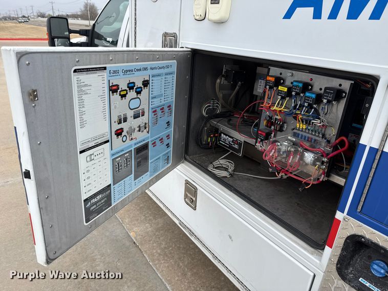 image for item ES5918 2016 Ford F450 Super Duty ambulance