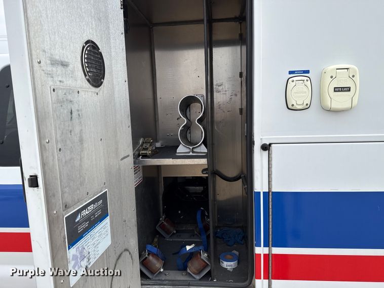 image for item ES5918 2016 Ford F450 Super Duty ambulance