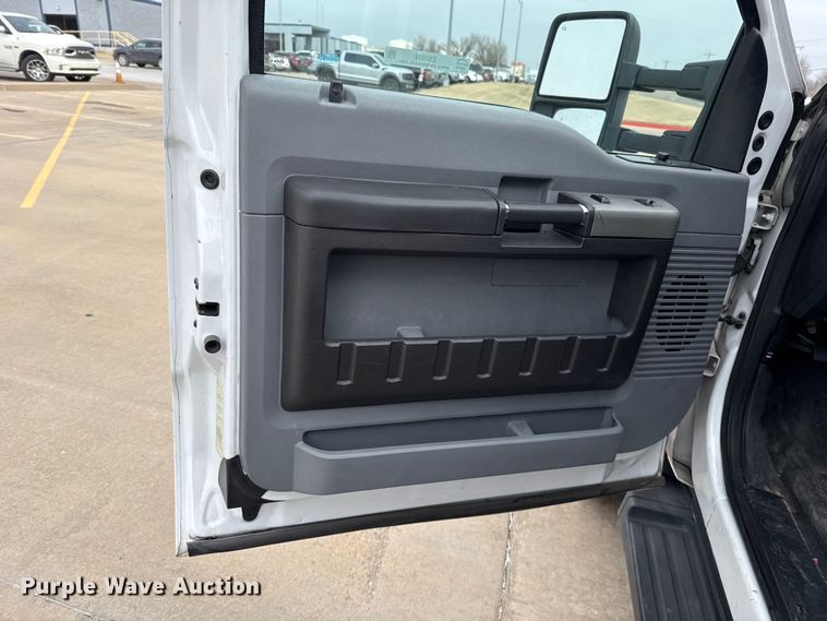 image for item ES5918 2016 Ford F450 Super Duty ambulance