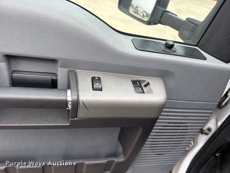 image for item ES5918 2016 Ford F450 Super Duty ambulance