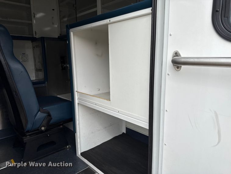 image for item ES5918 2016 Ford F450 Super Duty ambulance