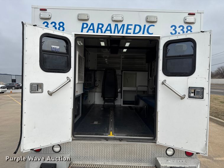 image for item ES5918 2016 Ford F450 Super Duty ambulance