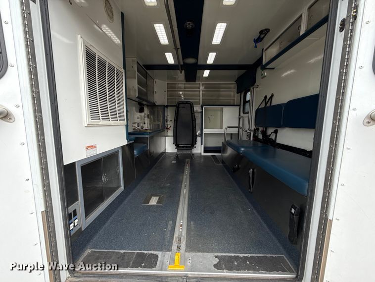 image for item ES5918 2016 Ford F450 Super Duty ambulance