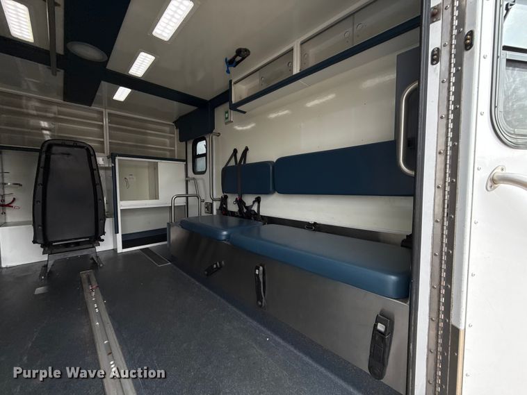 image for item ES5918 2016 Ford F450 Super Duty ambulance