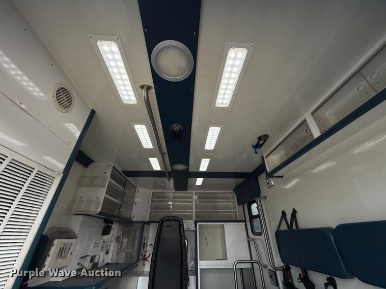 image for item ES5918 2016 Ford F450 Super Duty ambulance